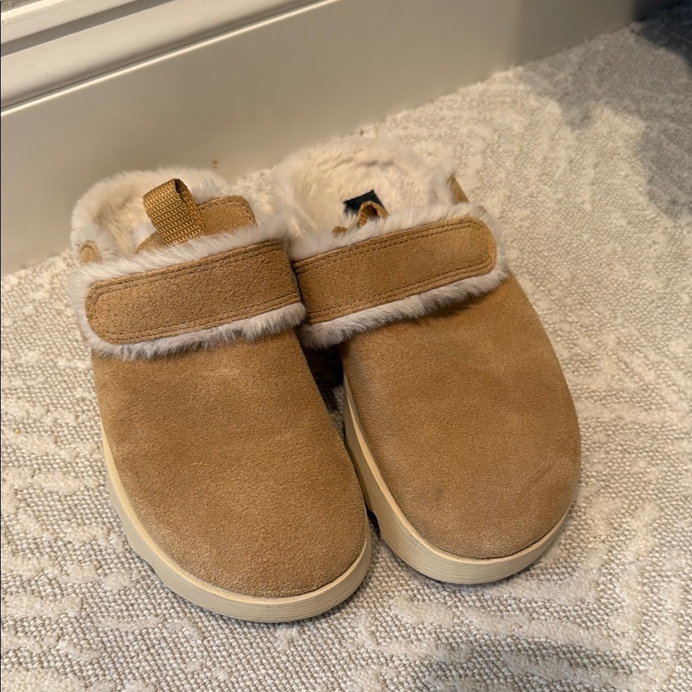Sorel Tan Mules with Faux Fur Lining